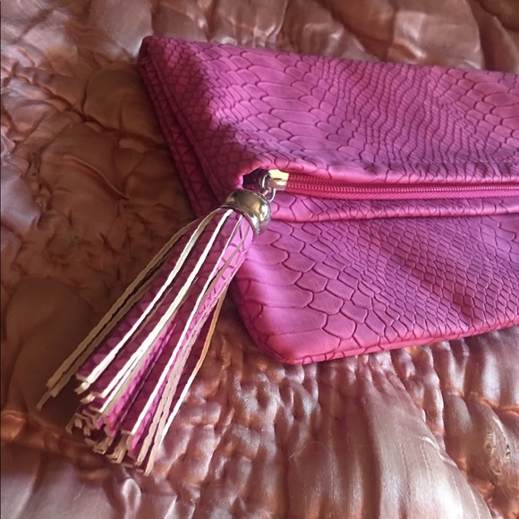 twelveNYC RARE Bloomingdales Pink Reptile Clutch - Picture 3 of 8